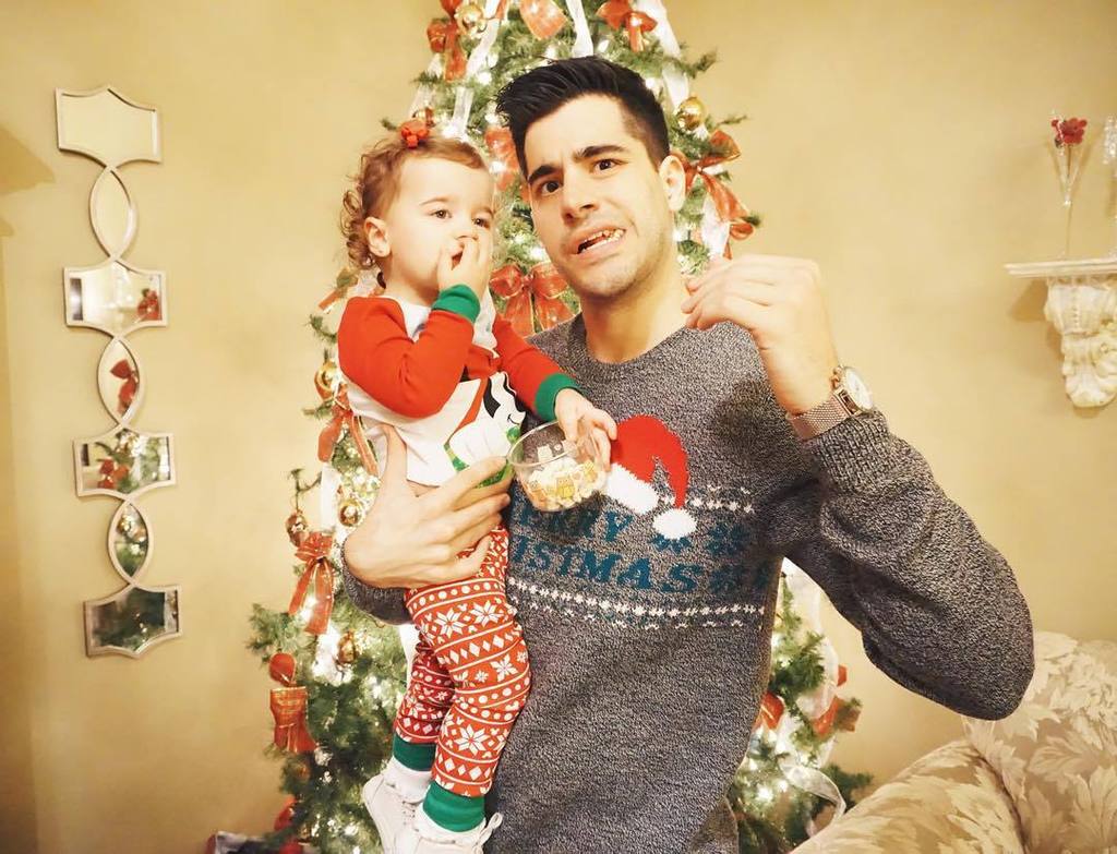 MikeyDeleasa's tweet photo. Merry Christmas &amp; a happy holiday ya filthy animals... 🙏🏽 #blessed https://t.co/r4JwnbLFIw