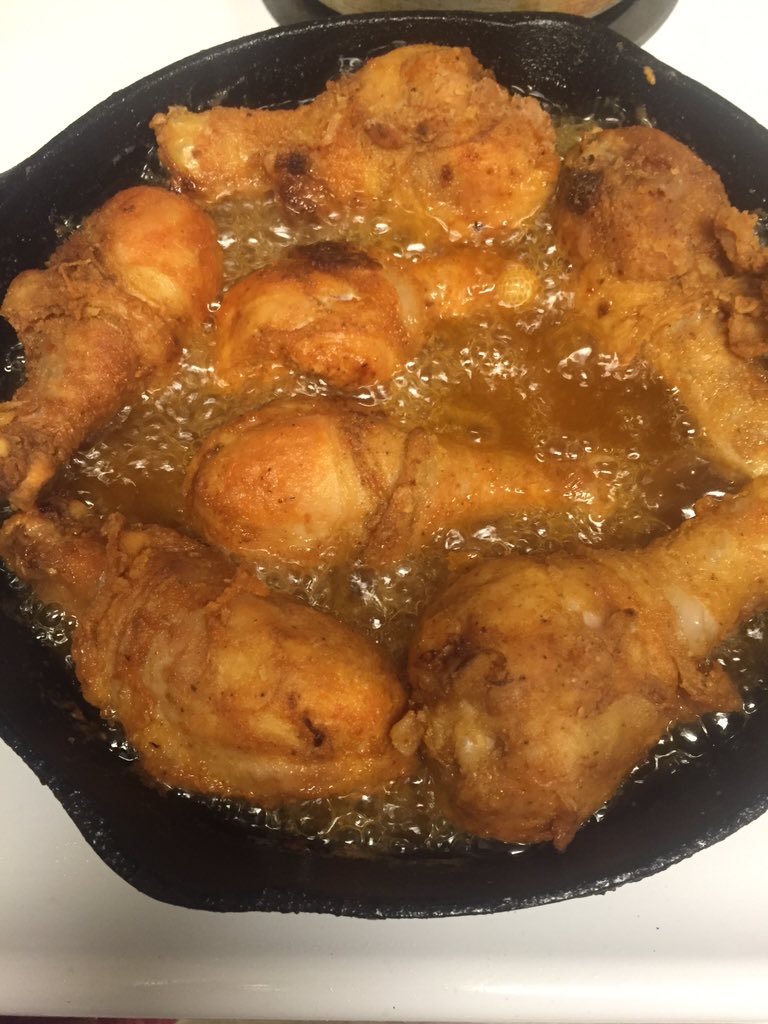23DEUCETRE's tweet photo. #highsnacks #creol #fried #chicken #bestwhenhigh #tastywhenhigh https://t.co/7cRQ4mUjfP