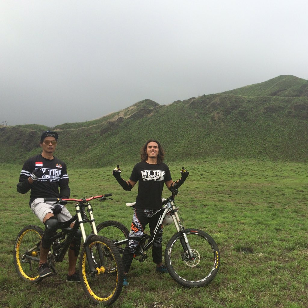 myTrip_myAdvntr's tweet photo. selamatttt pagiiii!!! pagi pagi giniii enaknya sepedahan! jgn lupa nonton #mtmabojes jam 08:30 nanti ya! https://t.co/rfyorArAau