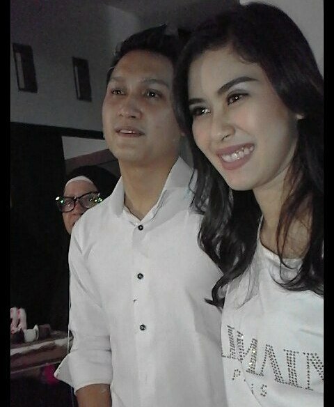 "Senyumnya asli tanpa rekayasa...bahagia banget #JUNNAS  <a href="/RealSyahnazS/">Syahnaz Sadiqah</a> <a href="/JuanBenedict/">Juanbenedict</a>  "
