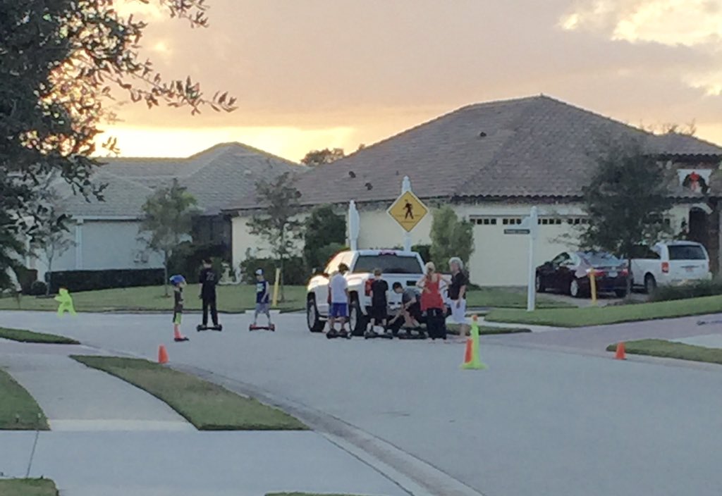 BTownConfess's tweet photo. A very merry Lakewood Ranch Christmas #hoverboardracing https://t.co/tZDATi1fPE