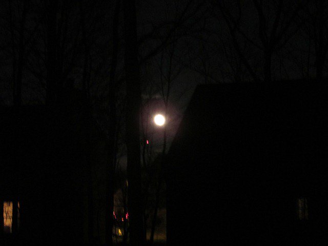 astrodiva's tweet photo. Space beats baseball: 1st full #moon on #ChristmasDay since 1977 #AstroStats https://t.co/jSTrNtqt94 https://t.co/3P4WIJLRsz