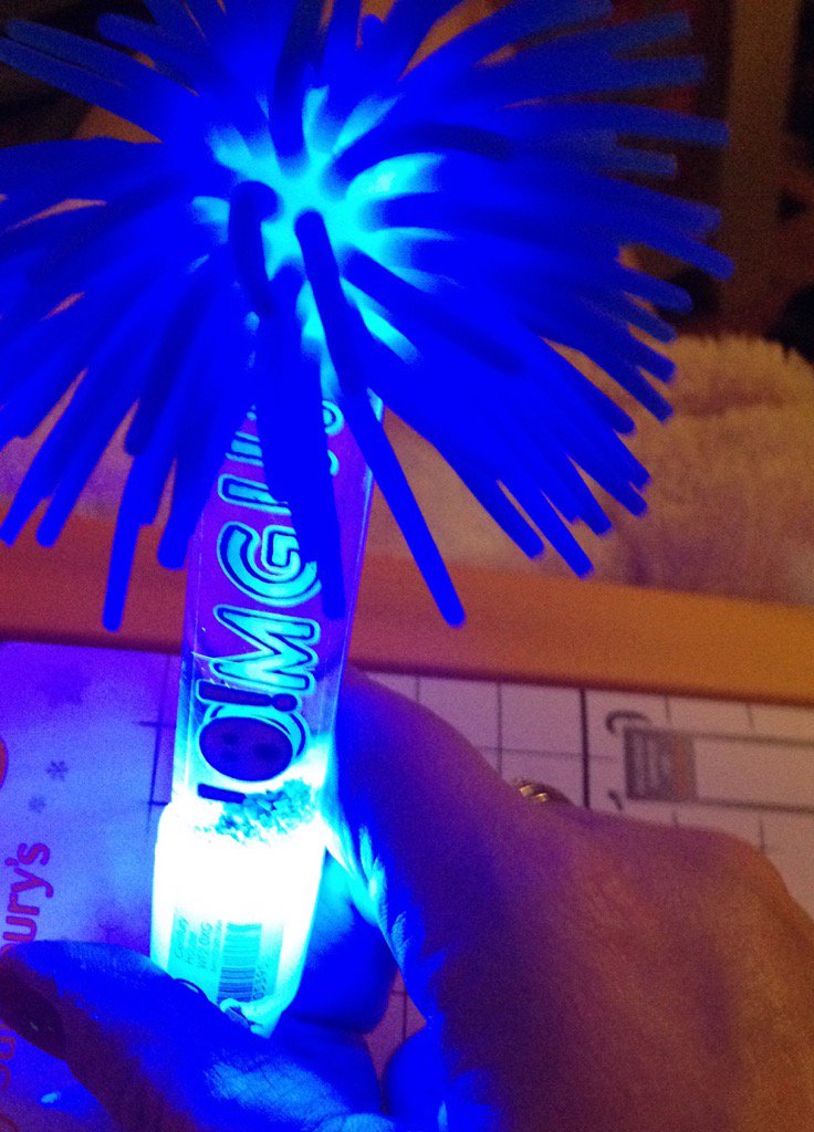 mrsmoneypenny1's tweet photo. My mum still manages to find me those quirky little gifts even at 44 ๐๐ #lightuppen https://t.co/CcLeSm6b3y