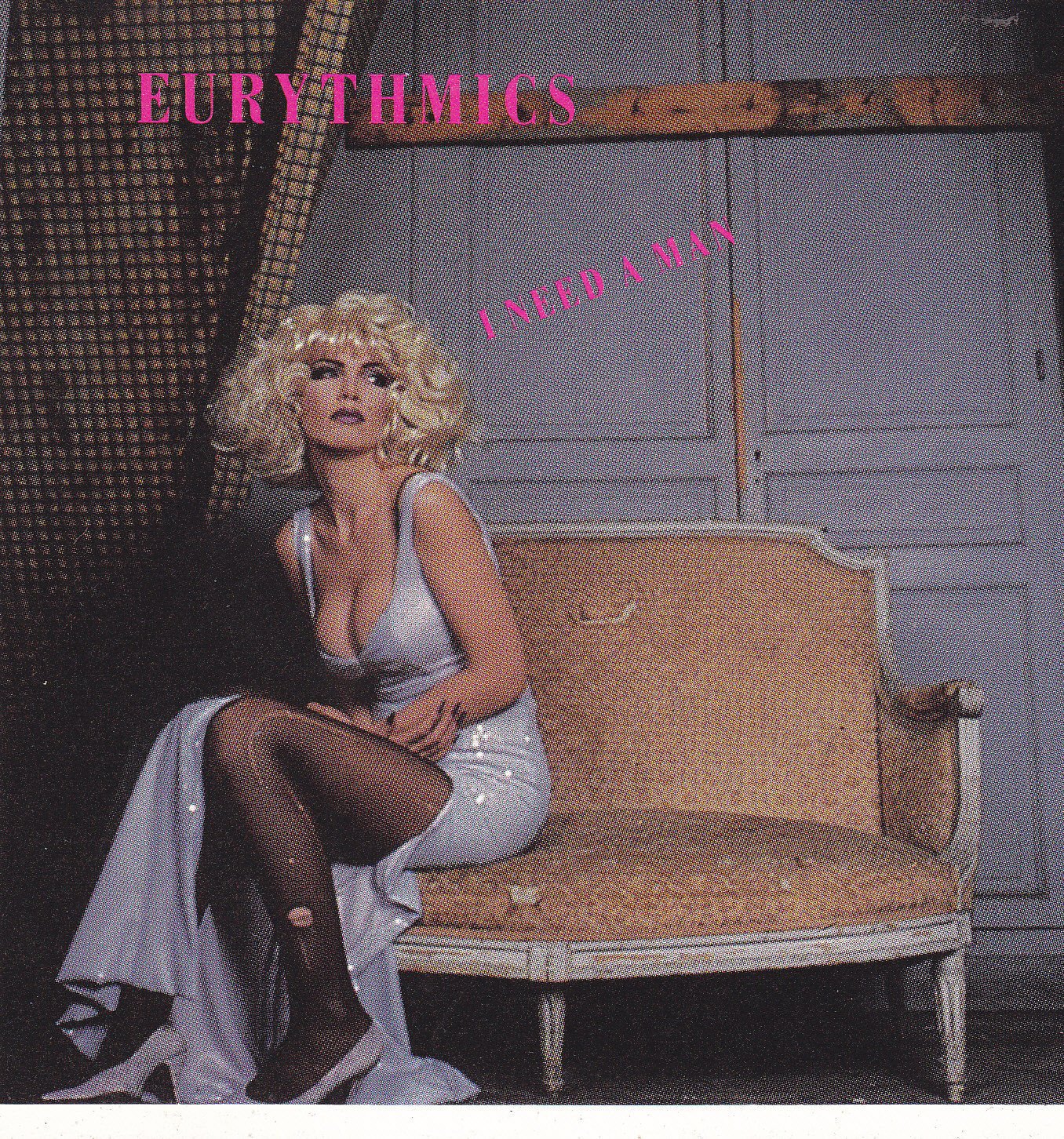 I would like to wish Annie Lennox a very Merry Christmas and Happy Birthday as well !  