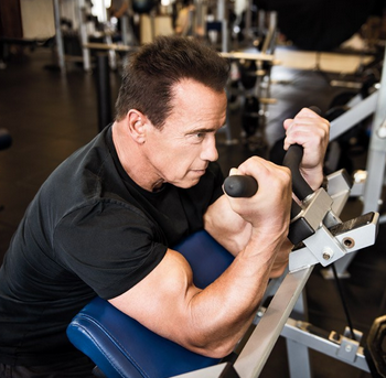 TheArnoldFans's tweet photo. Putting the MASS in #Christmass! @Schwarzenegger https://t.co/GAZDrwzONc