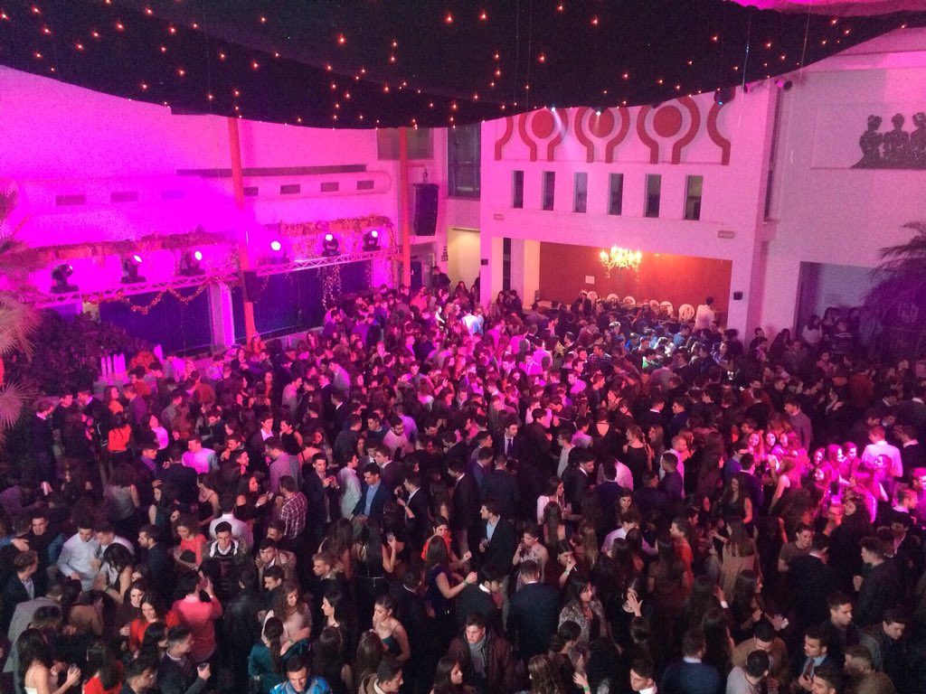 ❤️MIL GRACIAS❤️

🎄🎅🏻Noche Buena llenamos Jarata gracias a todos vosotros🎅🏻🎄