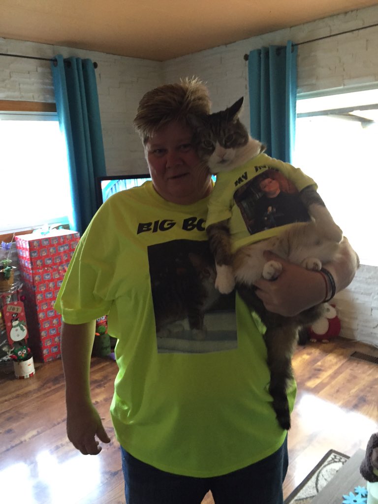 FluffLanglois's tweet photo. My mom got us shirts for Christmas!! https://t.co/MMWyIzCNRi