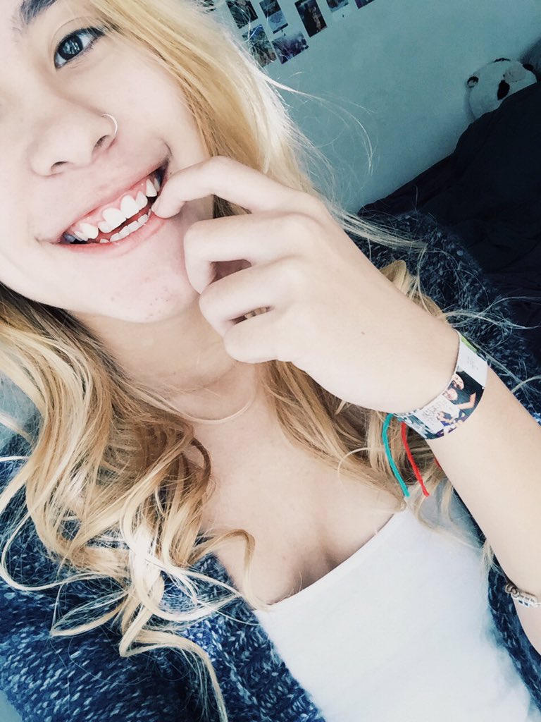 its_angell_'s tweet photo. Love my @wearshare bracelet so much 😭😭💘😍😍😍 https://t.co/OMu1JqL9FQ