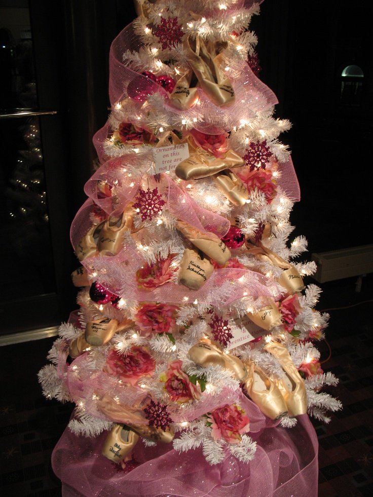 NOTboringBallet's tweet photo. what do you think about this #pointe shoe tree huh?? I think I like it!! #dancelife #ballet #dance https://t.co/3ILMftiykE