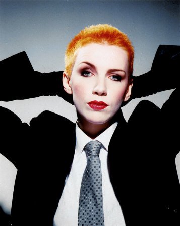 Happy Birthday AND Merry Xmas, Annie Lennox! Hope she gets extra presents and an extra party too hehe. 