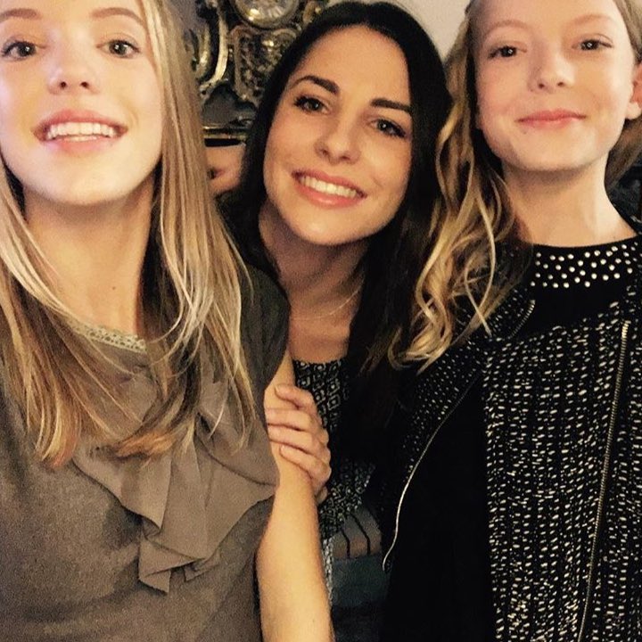 jbvXXI's tweet photo. Sisters 😘 https://t.co/NO3snsunRT