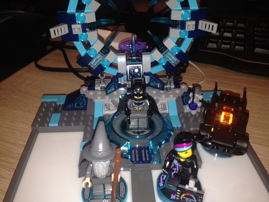 Glyph_TV's tweet photo. Playing LEGO Dimensions. #imnottoooldforthis https://t.co/efiTi01J9Q