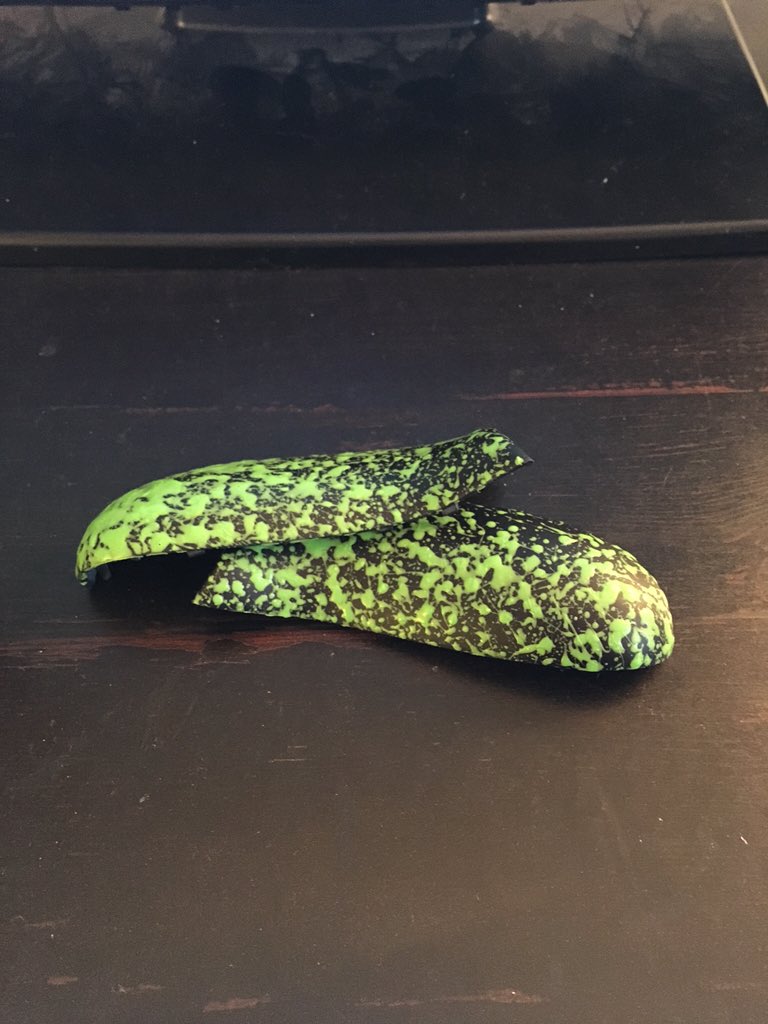 _snags's tweet photo. First pair giveaway!! 30 RT's and I'll announce the randomly selected winner! Good luck. Happy holidays ❤️🎁 https://t.co/veVImVjpUh
