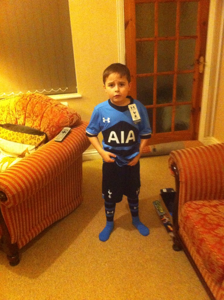 steveev88's tweet photo. Happy young spurs fan https://t.co/syP74e1OGZ