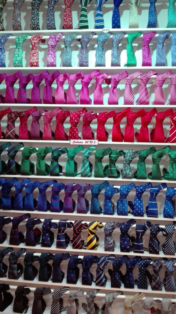 PedroFerrete's tweet photo. Todavía estas buscando pajarita o corbata para fin de año? Pasate por "El GALANTE", C/Alcaicería de la Loza, Sevilla https://t.co/CB2wANIHYV