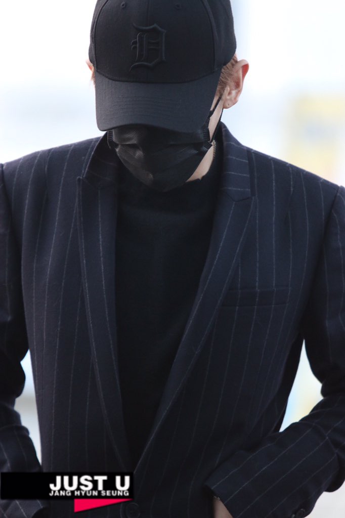 JUST_JHS's tweet photo. 151226 출국 - 태국!! 

#비스트 #beast #b2st #장현승 #현승 #janghyunseung #hyunseung #js #저스트유 #JUSTU #89_h https://t.co/AQgcU95IQX