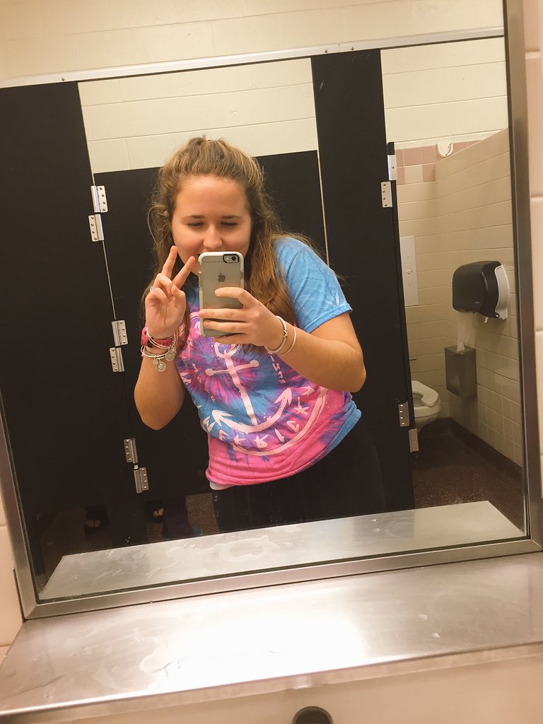 alltimezara's tweet photo. rest stop selfies
finally made it to NC #1morestate !!! https://t.co/NQIqMkpxj4