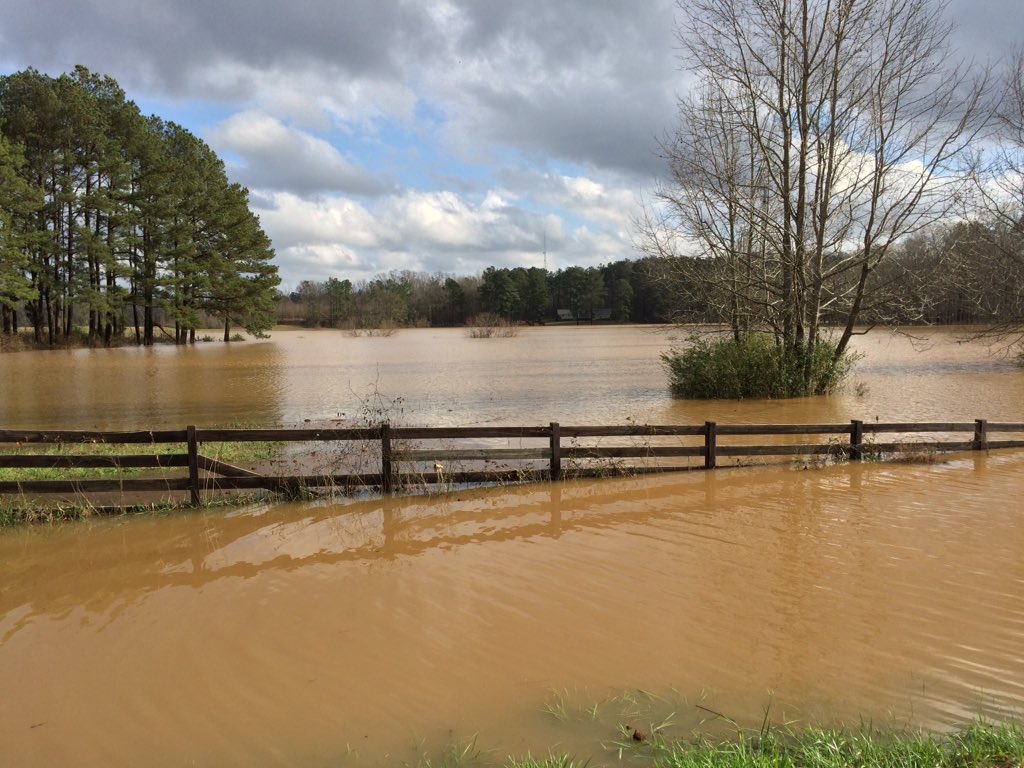 wanda_cheek's tweet photo. Now that's a LOT of rain! #roadclosed #gotboat? https://t.co/P2CtfvD5Jb