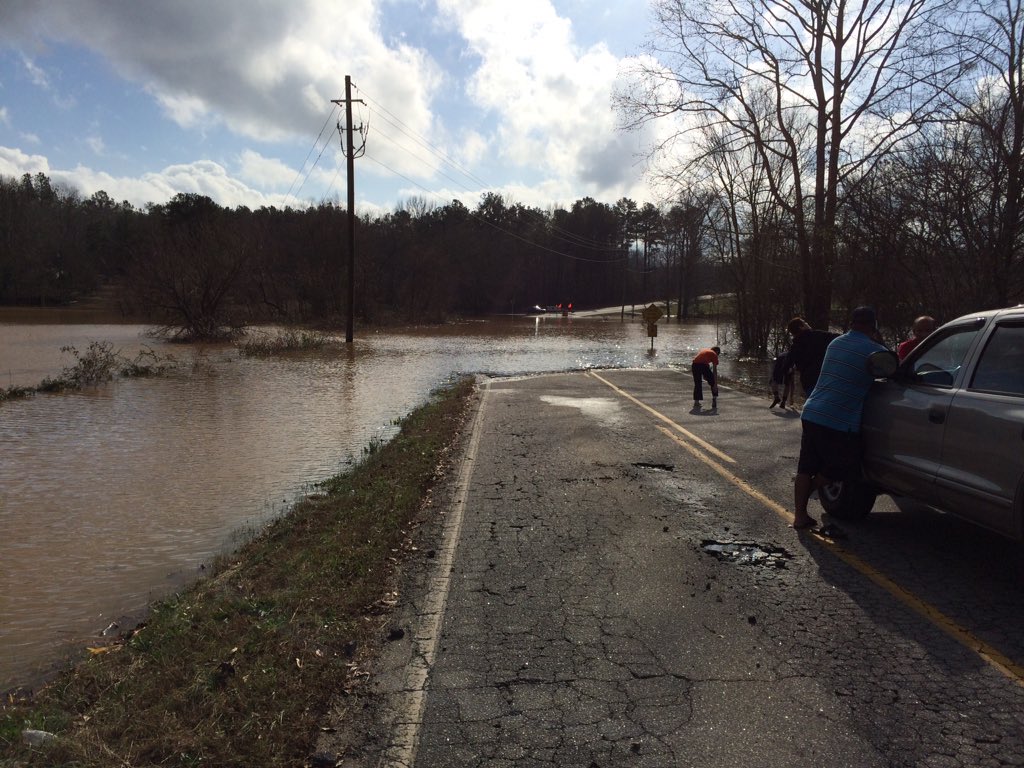 wanda_cheek's tweet photo. Now that's a LOT of rain! #roadclosed #gotboat? https://t.co/P2CtfvD5Jb