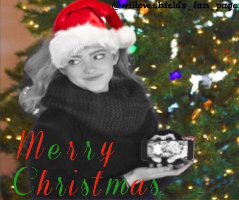 IntroWillow13's tweet photo. Merry Christmas! 🎅🏼🎄🎁⛄️❄️❤️ @WillowShields https://t.co/rCaAUeNlGQ