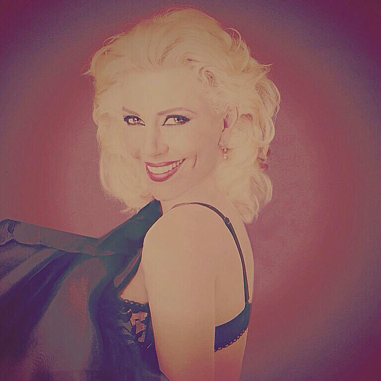 AyosMonica's tweet photo. #GraciasPorEste2015 hermoso año!!! #mundoHarley #Televisa #RedCarpet #Mexico #Argentina https://t.co/T2zxFJjZce