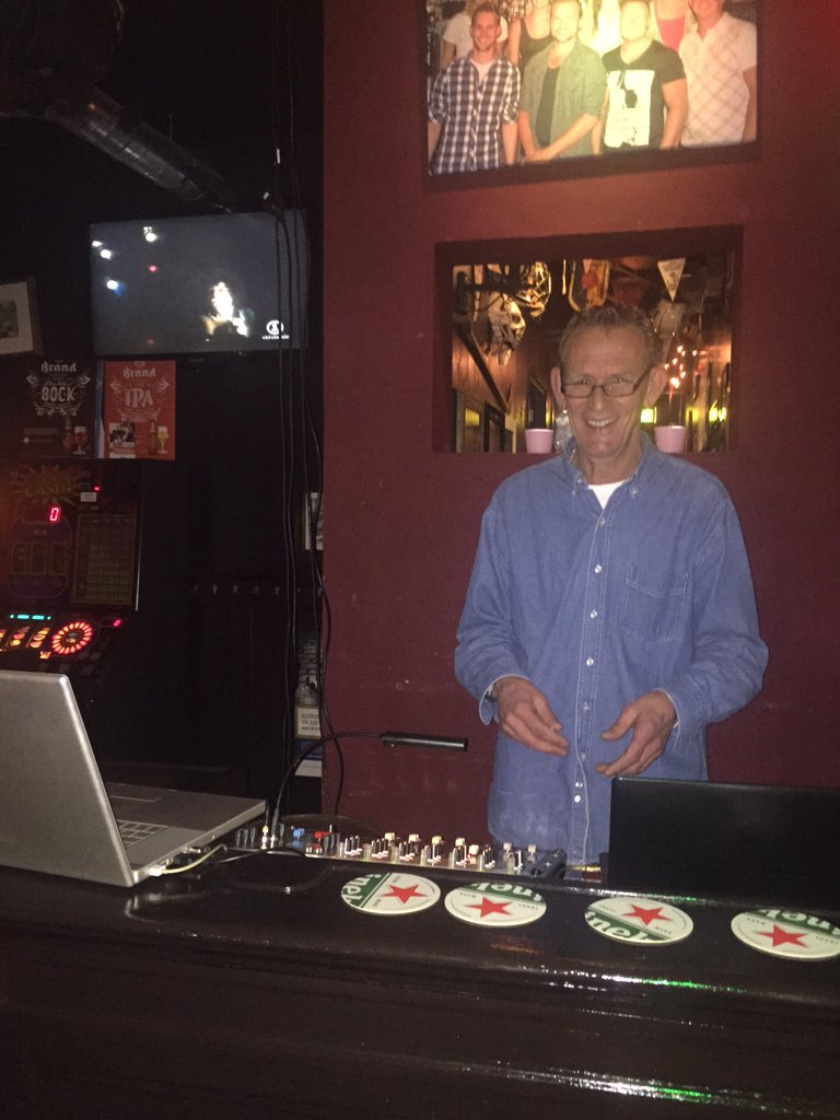 Vj Anne-Jan in da house. Met muziek van toen met clipjes