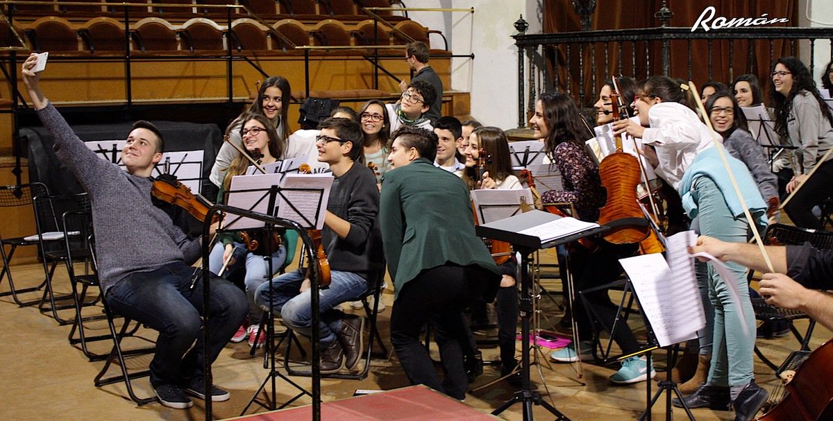tiopetos's tweet photo. ESTAMPAS DE #Úbeda: Nace la Orquesta Sinfónica de Úbeda. Presentación, este sábado en el auditorio. 20:30. Suerte!!! https://t.co/5tD771Ays3