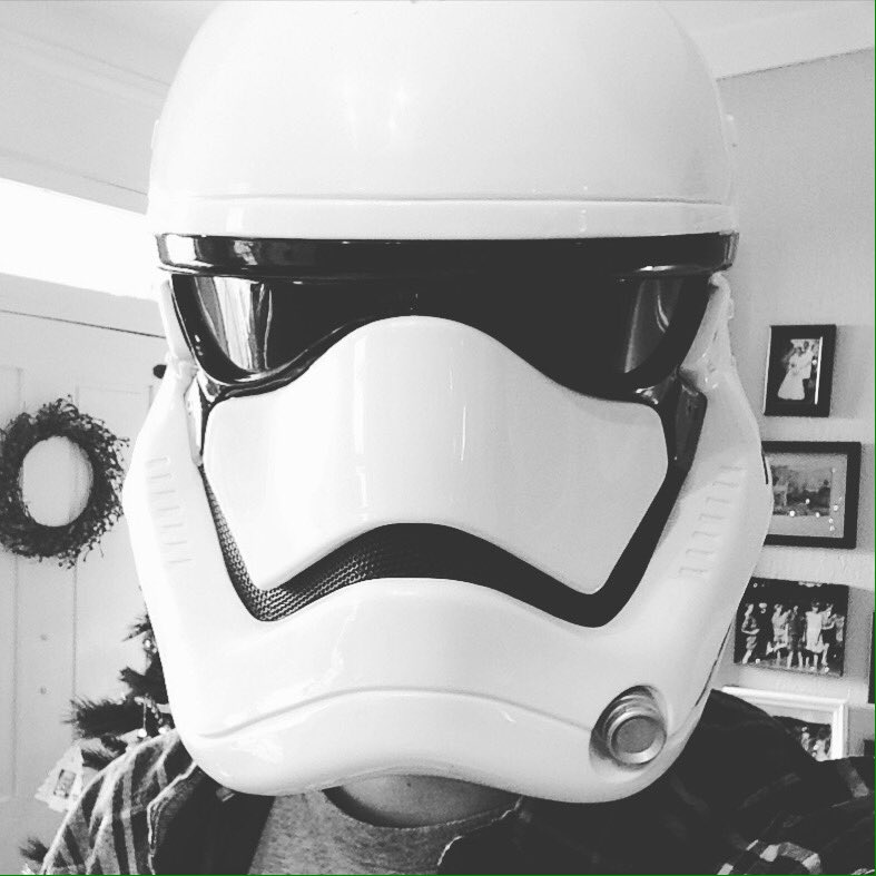 mchenny21's tweet photo. What's Christmas with out Star Wars https://t.co/JH0E3Livma