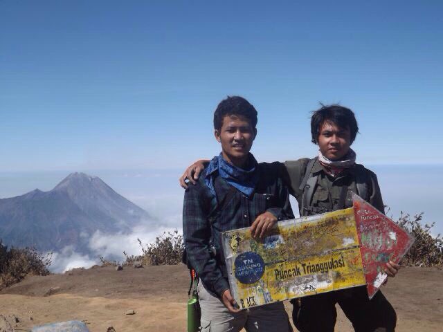 sejatiari's tweet photo. Merbabu, kau saksi bisu dimana dua orang sahabat lama dipertemukan kembali. https://t.co/FFcUtJW2ii