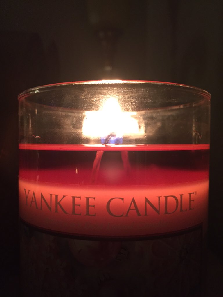 sidewaysgrande's tweet photo. melted wax on top solid wax https://t.co/MuG2atHkEJ