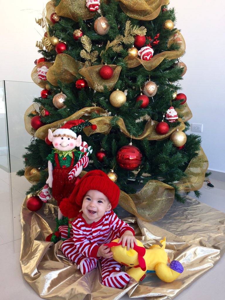 cristy_bernal's tweet photo. Feliz Navidad a todos #BebeMichelle https://t.co/q7O34sk72g