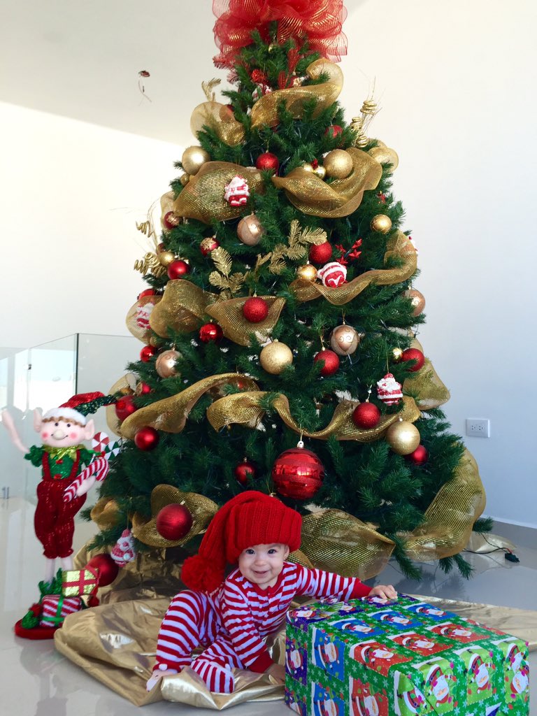 cristy_bernal's tweet photo. Feliz Navidad a todos #BebeMichelle https://t.co/q7O34sk72g