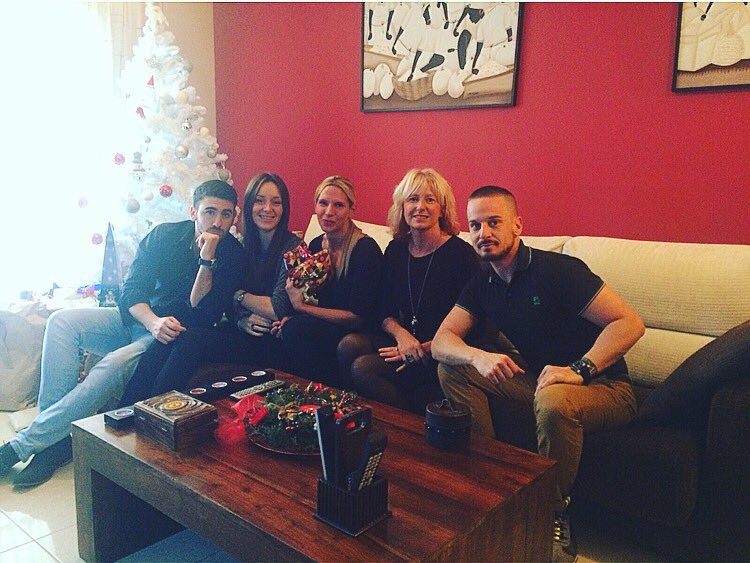 JessDKuczynski's tweet photo. Feliz Navidaaaaad ❤️🎅🏼🎉 https://t.co/pvSv6Za0T1