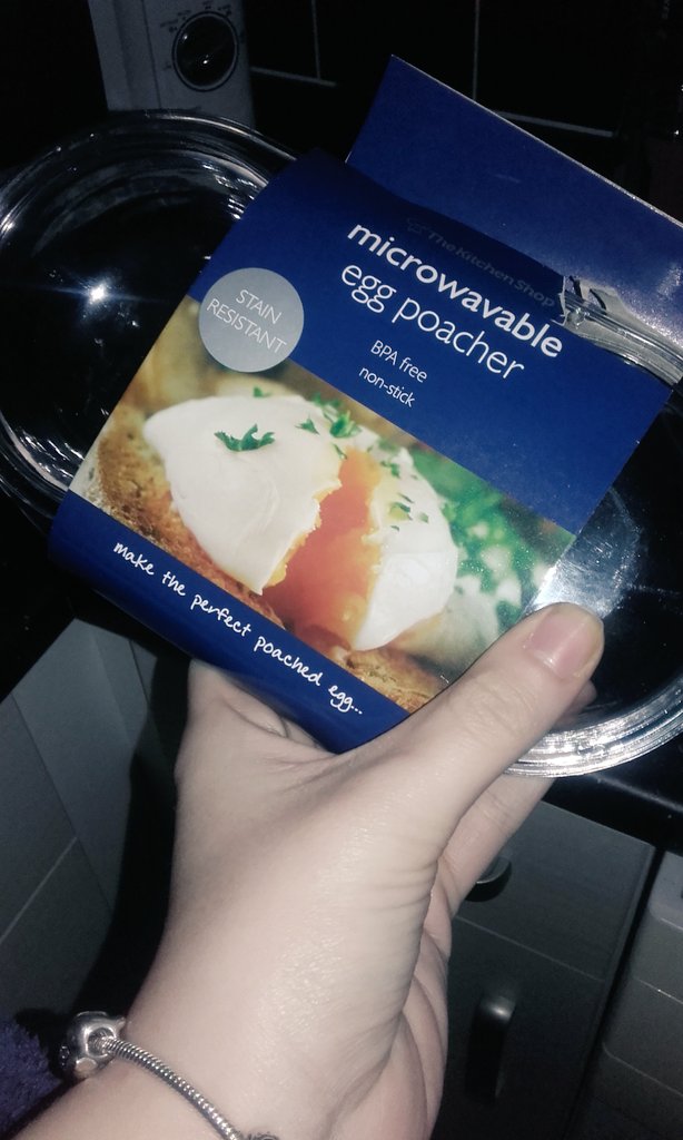 katinthehat94's tweet photo. Aww my Mum got me an egg poacher for Xmas haha #MerryChristmas #BestPresentYet  #LoveHerReally https://t.co/33K62pAwIe