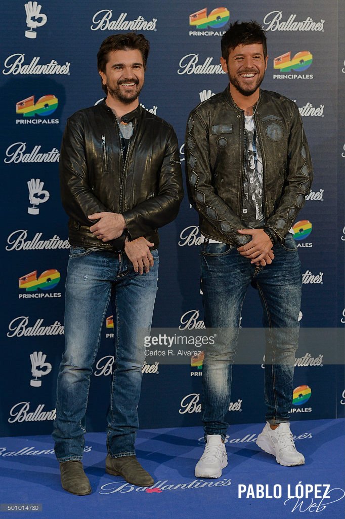 PabloLopezWeb's tweet photo. Fotos de @PabloLopezMusic en la #gala40principales junto a @juanes 
(#THOSFansPablo) https://t.co/nXwEKxlSEI