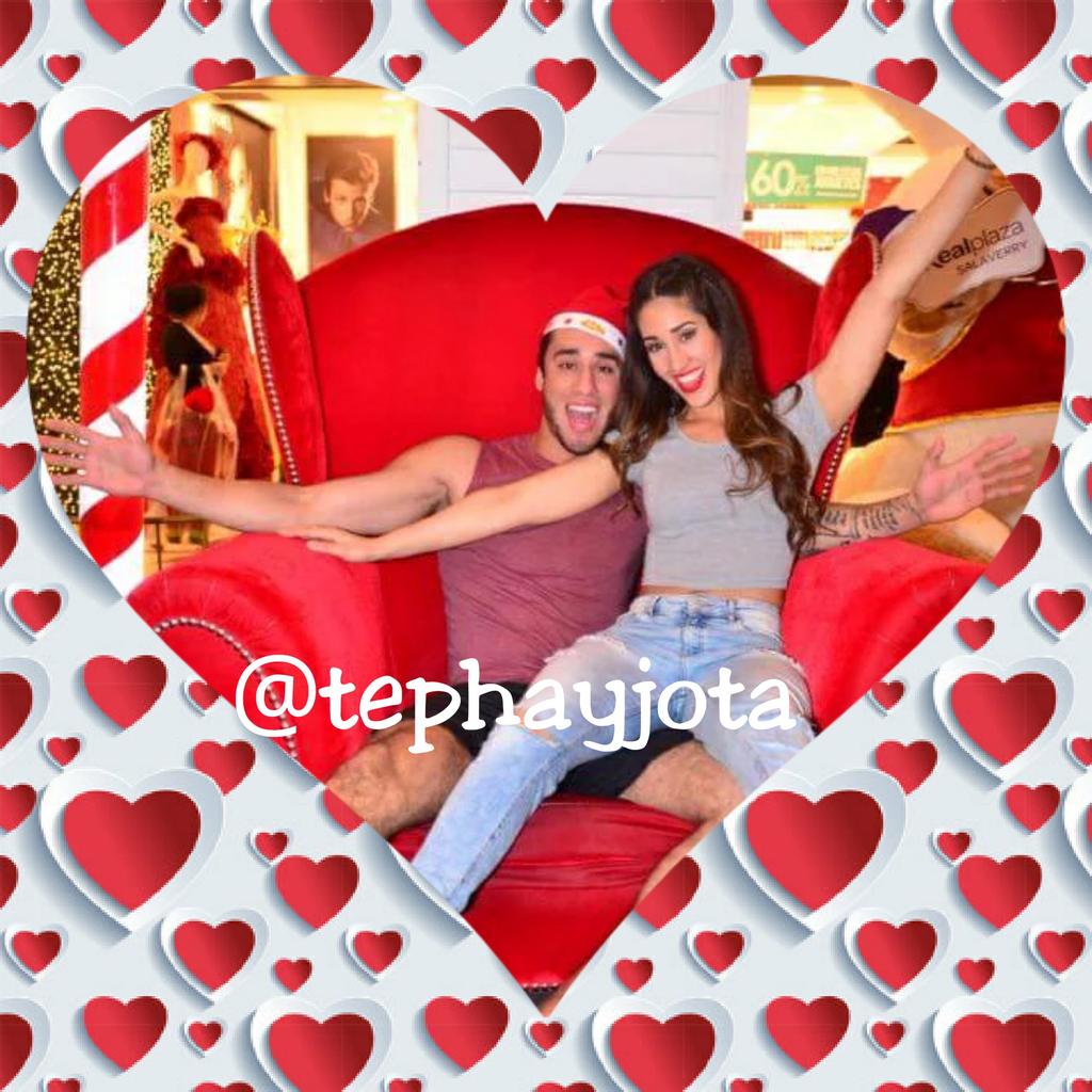 TephaYJota's tweet photo. Lindos celebrando la navidad @josebenzcarpena @LozaSpheffany feliz navidad! https://t.co/eUSwY3ay1Q