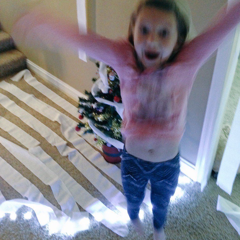 Lmontgomery__'s tweet photo. all she wanted was a white christmas but it didn't snow..so we covered our house in toilet paper &amp; surprised her lol https://t.co/aFsVqQ1xl4