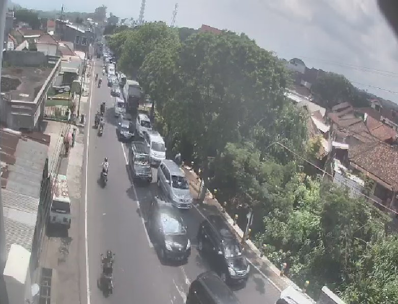 #JMRLalin <a href="/RTMC_Jatim/">RTMC Ditlantas Polda Jatim</a>
11.23 arus lalin simpang 3 Pasar batu padat