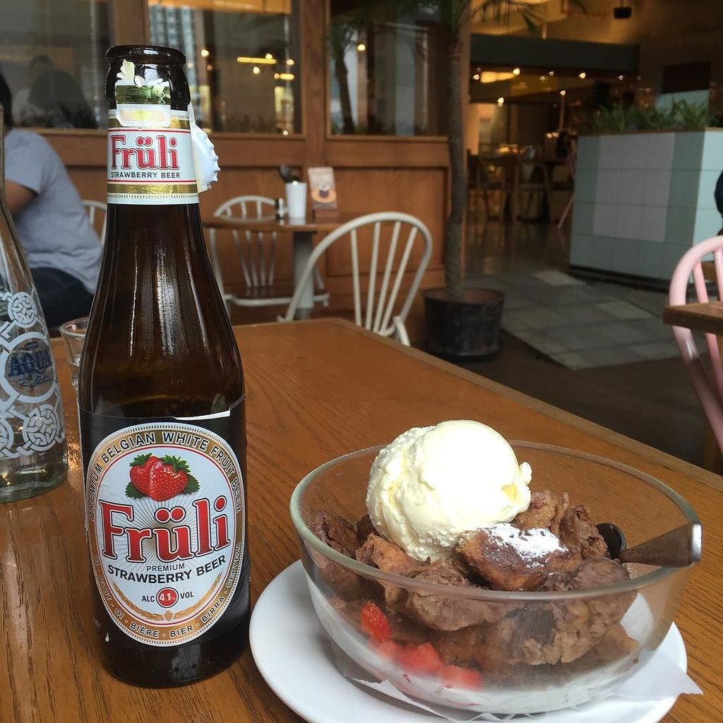 Indulge at a brunch with this chocolate bread pudding and Fruli 😄