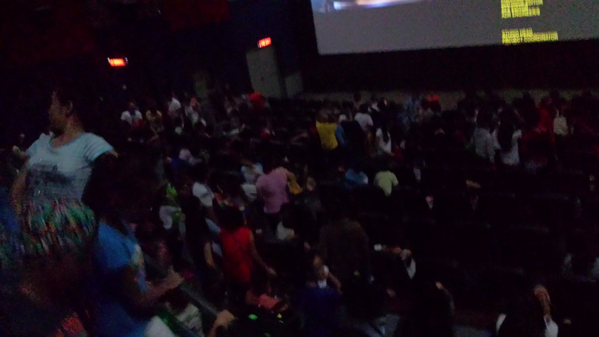 regpascual93's tweet photo. Intense! #MyBebeLoveKiligPaMore @IAmWholeHearted this image was taken yesterday at sm marilao.Sa lapag na kami umupo https://t.co/XL0yzPTbQe