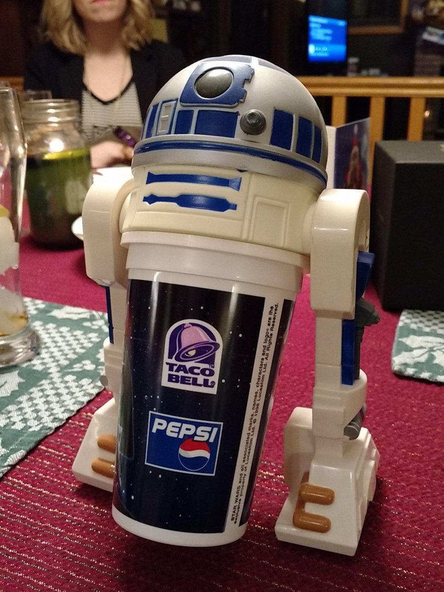 snoanders's tweet photo. Why of course it's a Merry Christmas, R2-D2! @tacobell @TacoBellCanada #bringbackthecups https://t.co/fTMNKNwfX7