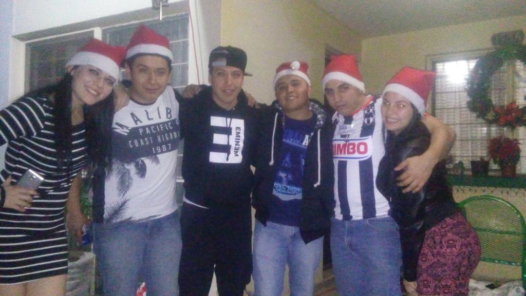 frankerviti's tweet photo. #navidad #bros #losdesiempre. @_snuppy08 @Tavo_1940  @aaleemier @jesusmorales28 https://t.co/RY1QaYO0UM
