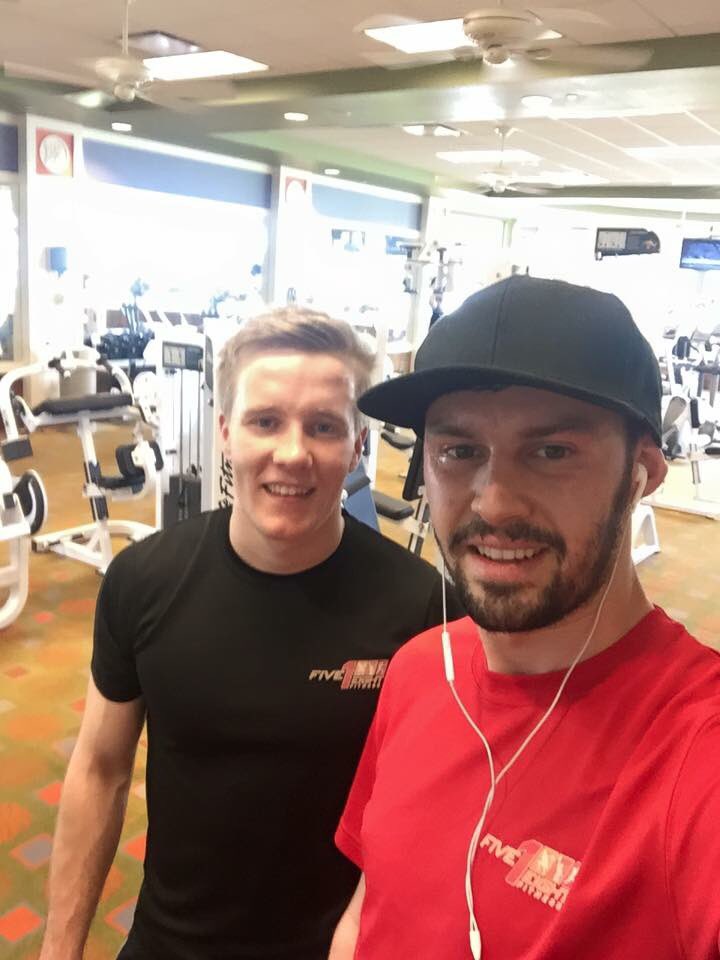 Five1EightFit's tweet photo. Another Christmas workout done with @EdwardAllingham #five1eightfitness https://t.co/eV3QsIzCFB