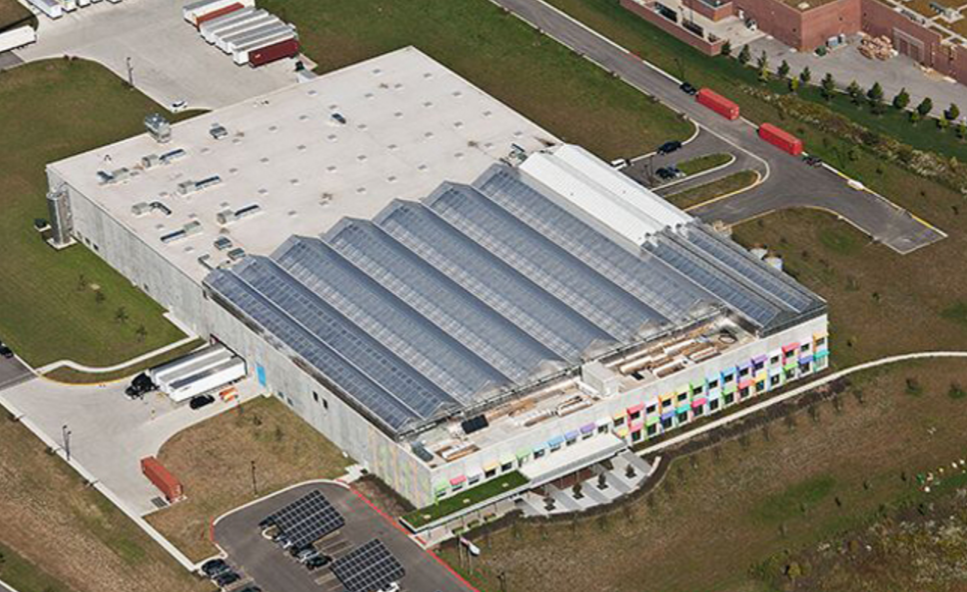 foodtank's tweet photo. #Chicago is now home to the world's largest #organic rooftop farm! https://t.co/WuHtZovymB  @EcoWatch https://t.co/xSOsbDH308