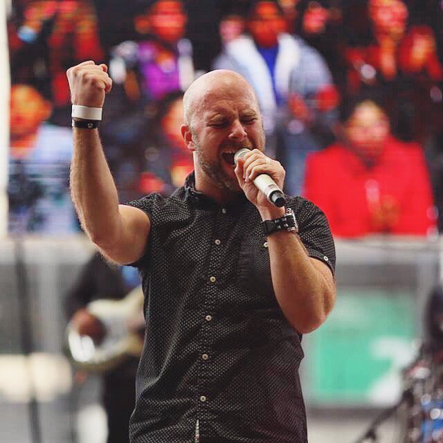 find_ch's tweet photo. Cuando @itielarroyo me llamó “Braveheart.” #EXJ2015 Pic: @exjoficial https://t.co/gTp6EeD3o8