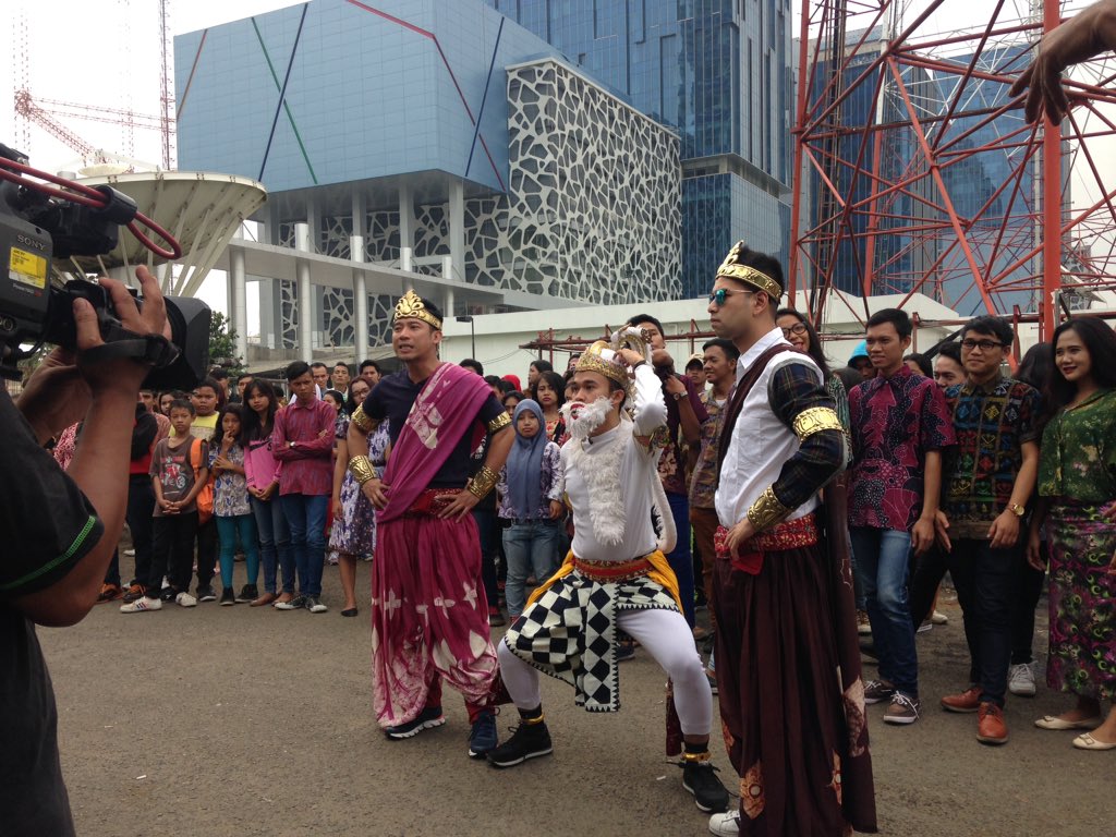 dahSyatMusik's tweet photo. mereka mencoba mencari srikandi #DahsyatnyaSrikandi https://t.co/Nj20L72BH3
