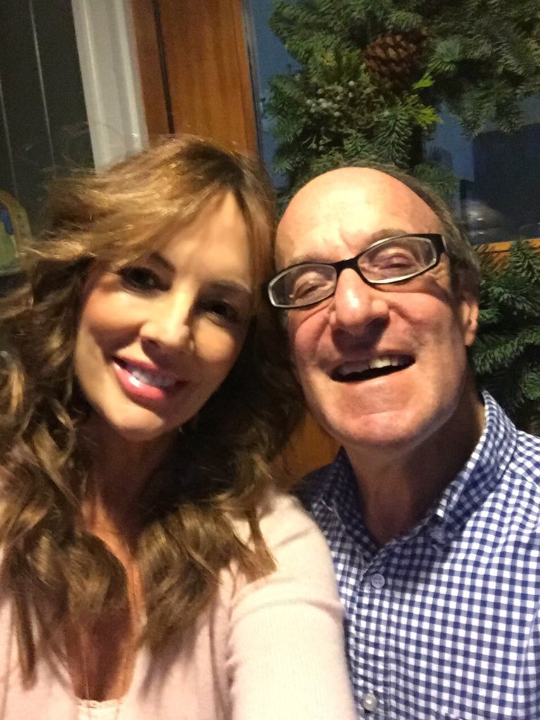 HurstLevine's tweet photo. #lovinglife #christmascheer #lovemyhubby #familychristmas https://t.co/mzSL3Ty43z