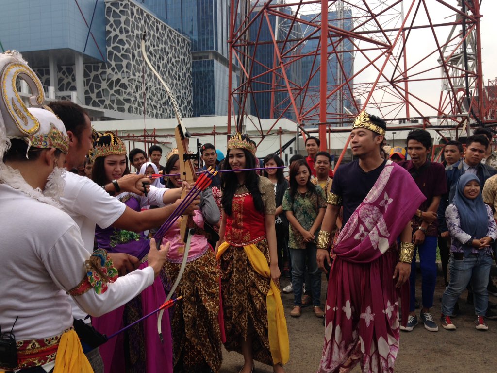 "<a href="/RealSyahnazS/">Syahnaz Sadiqah</a> <a href="/auraranoegroho/">Aura nabilla izzathi</a> <a href="/ochi_24/">Ochi rosdiana</a>  #DahsyatnyaSrikandi "