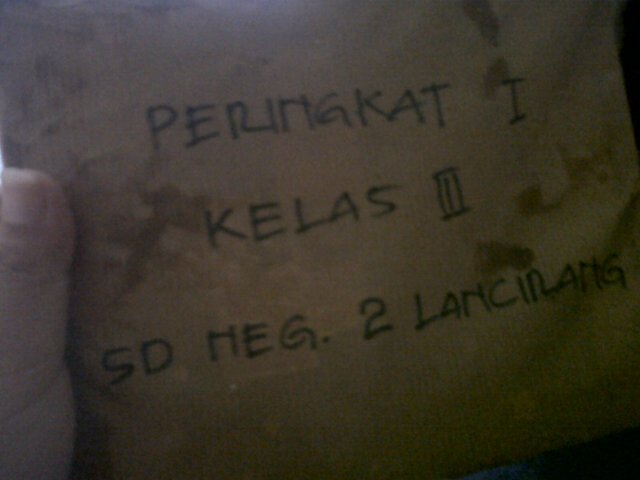 ameliahd1's tweet photo. Lagi-lagi dapat rangking 1 #Congratulation :* #AmiroTusSa'adah ♥☺ #Dipertahankan (y) https://t.co/196RqHZLLZ