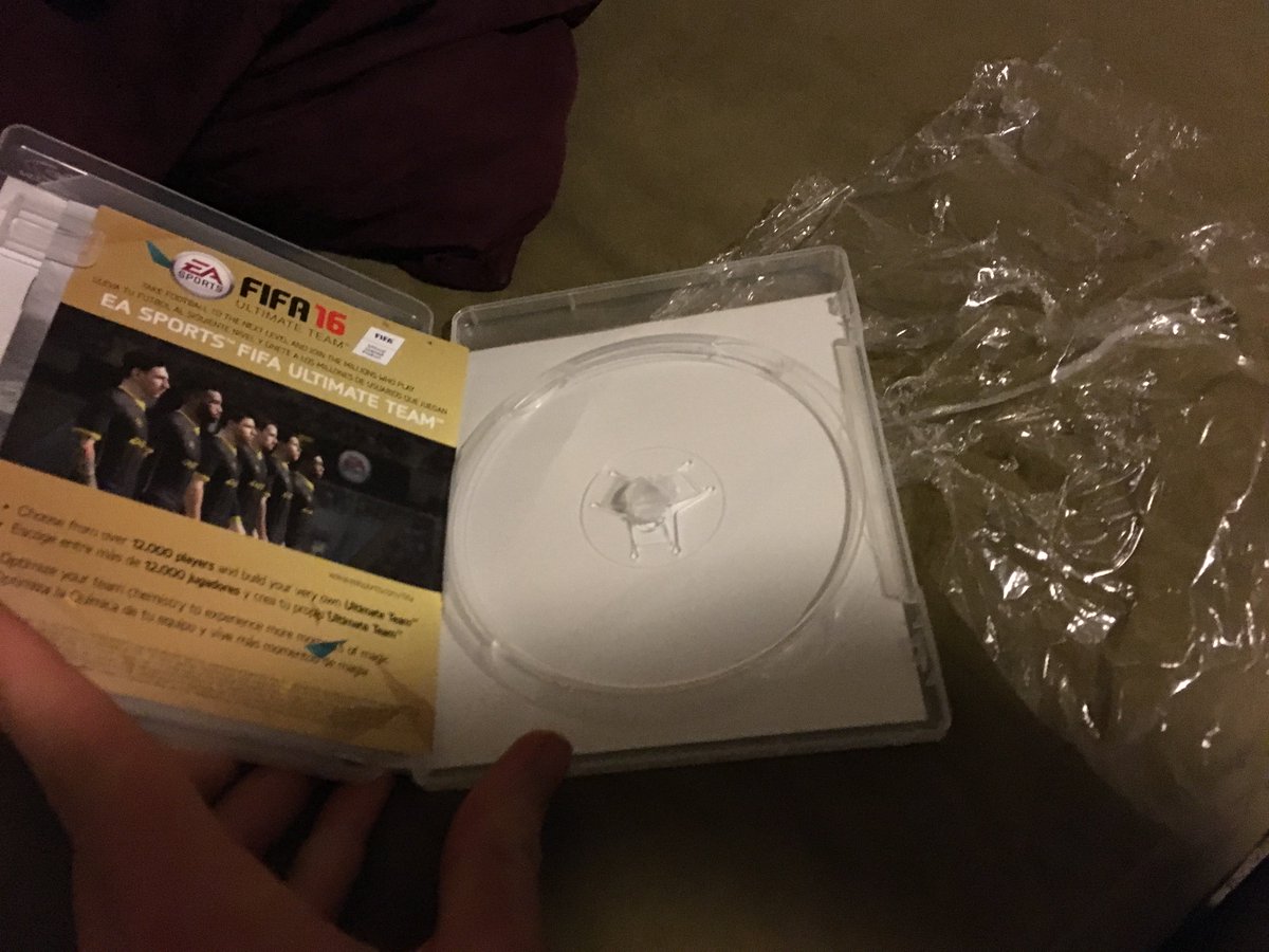 crwasden's tweet photo. Merry Christmas, @AskEASupport I got a brand new FIFA 16 with no actual game in it. @EA @EASPORTSFIFA I want justce. https://t.co/J7c54lJ2PM